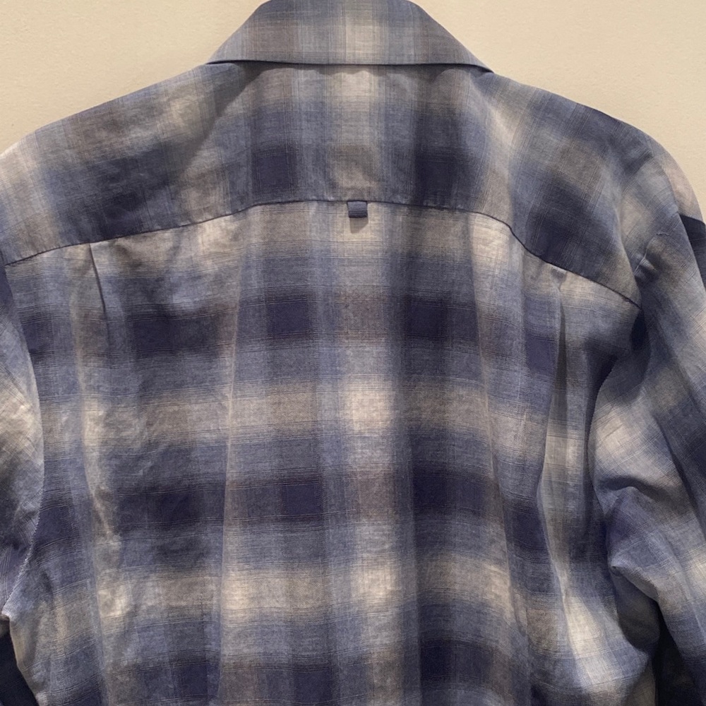 Excellent condition Vince button down - Picture 5 of 5